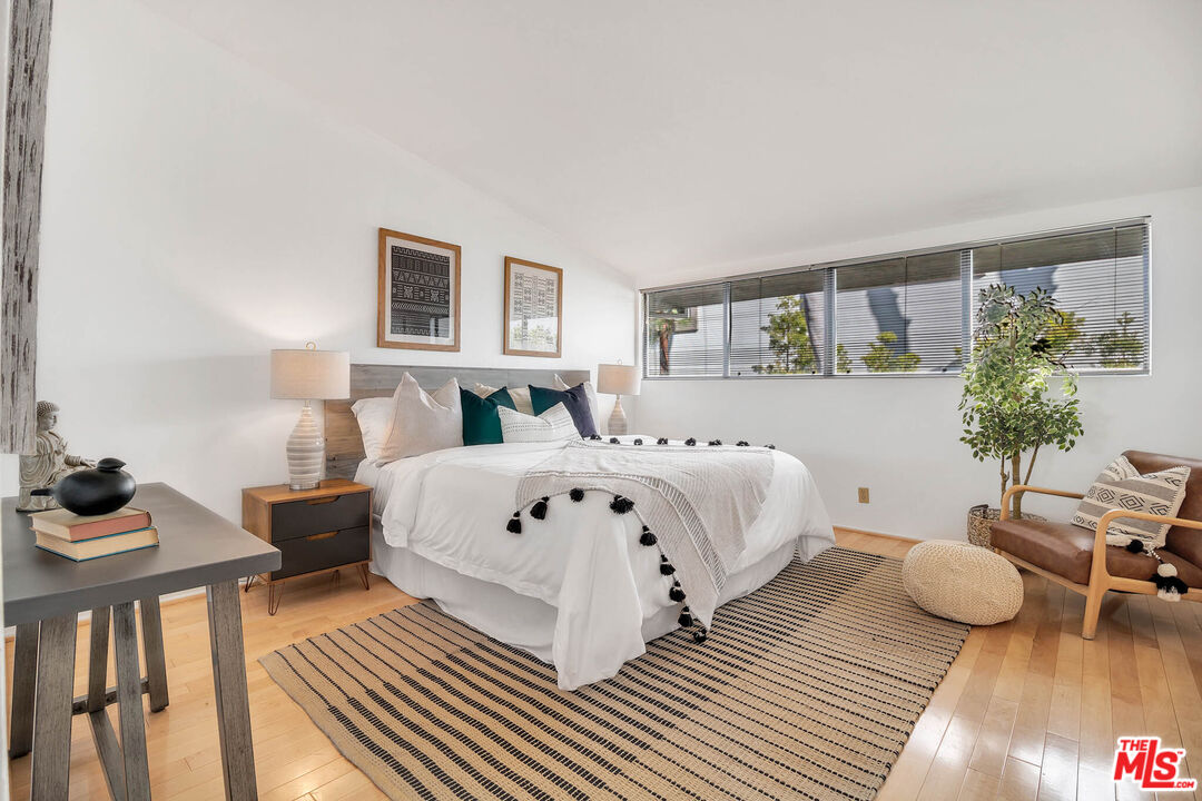 11650 Mayfield Ave Unit: 7