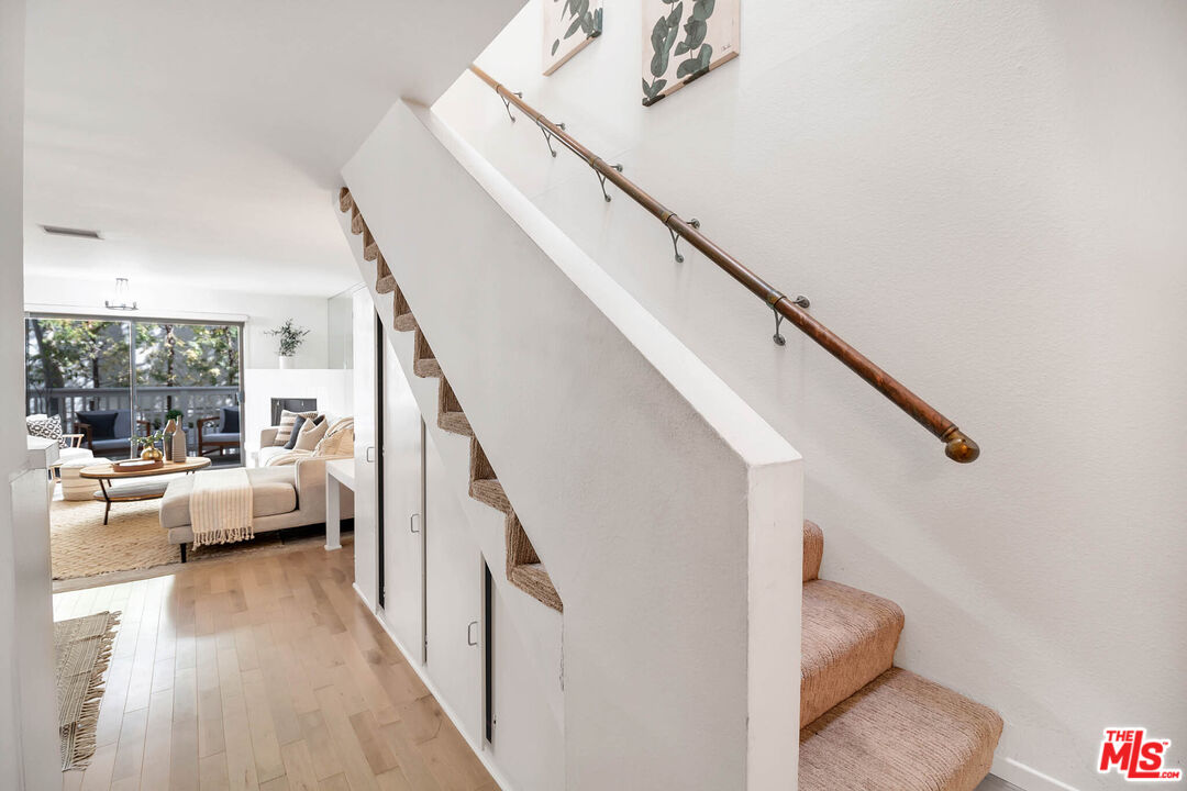 11650 Mayfield Ave Unit: 7