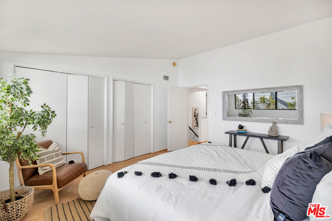 11650 Mayfield Ave Unit: 7