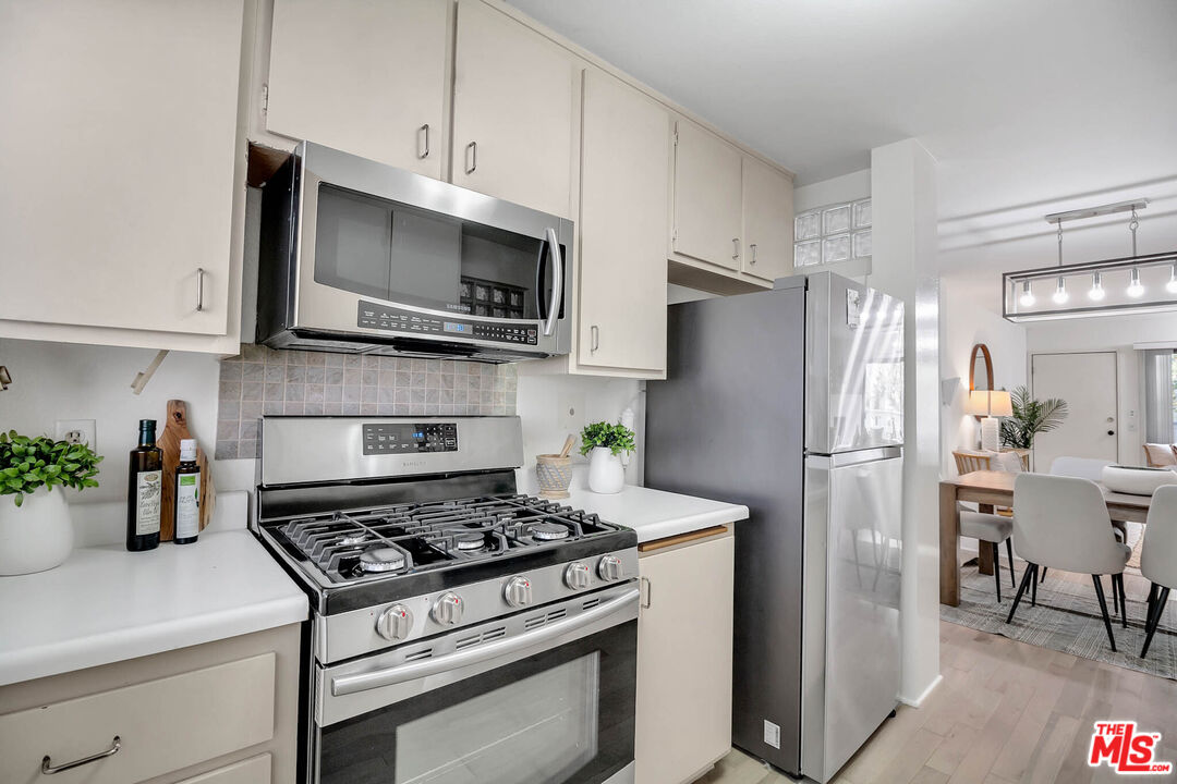 11650 Mayfield Ave Unit: 7