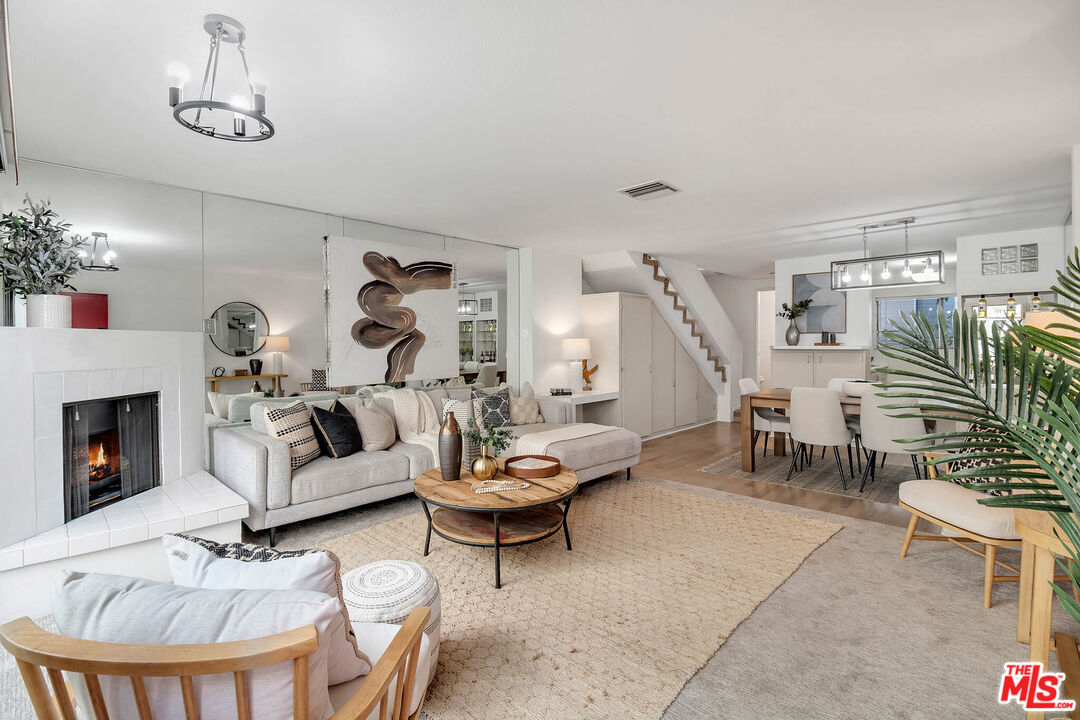 11650 Mayfield Ave Unit: 7