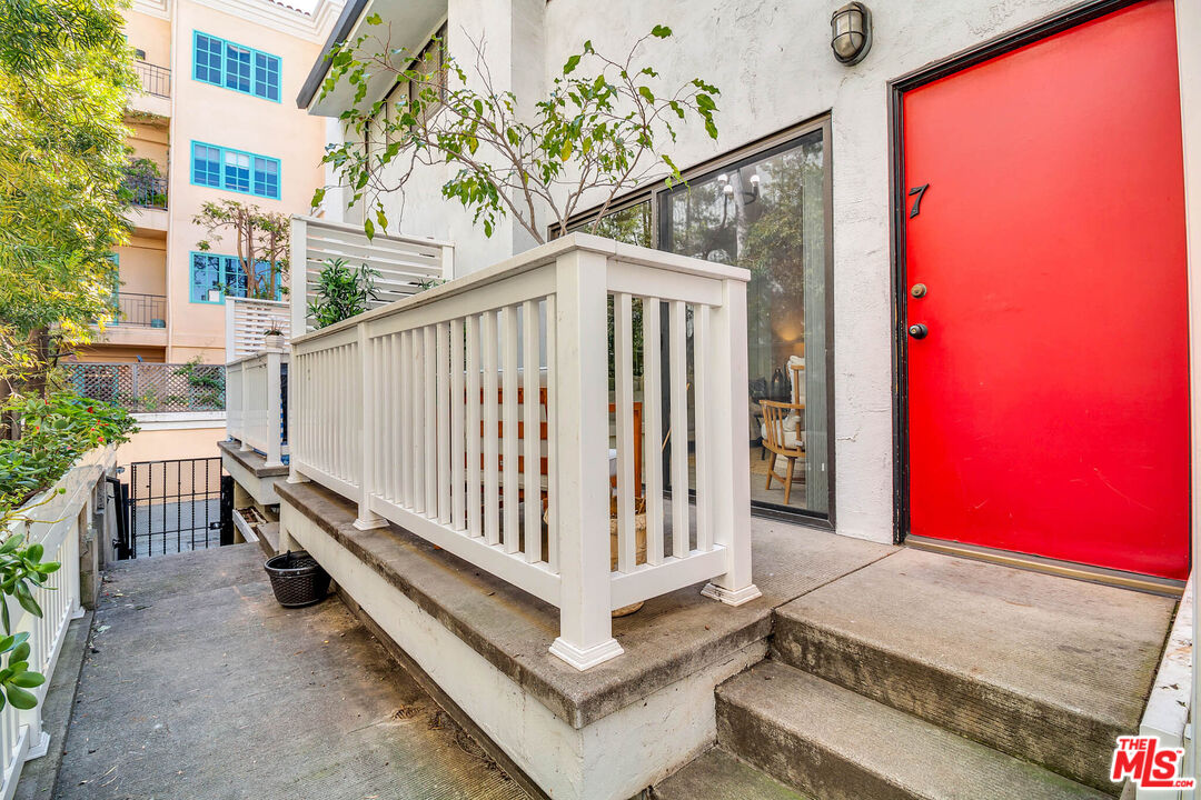 11650 Mayfield Ave Unit: 7