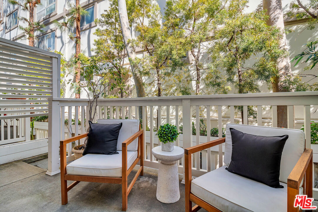 11650 Mayfield Ave Unit: 7