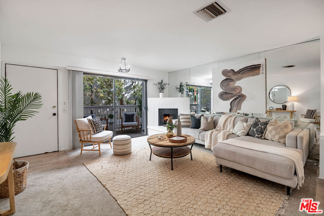 11650 Mayfield Ave Unit: 7
