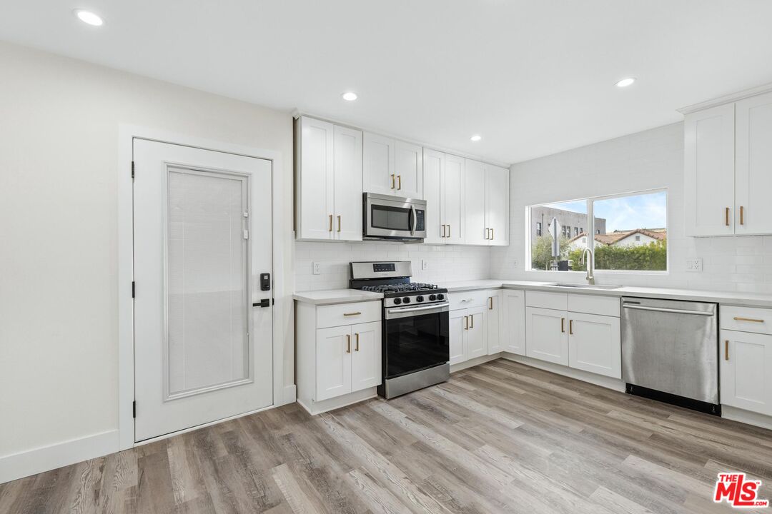 1442 S Ridgeley Dr
