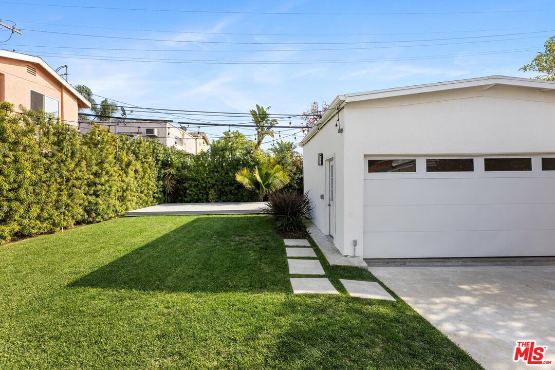 1442 S Ridgeley Dr