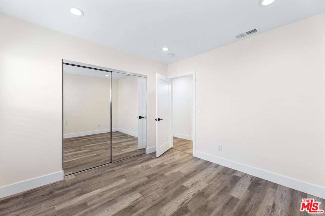 1442 S Ridgeley Dr