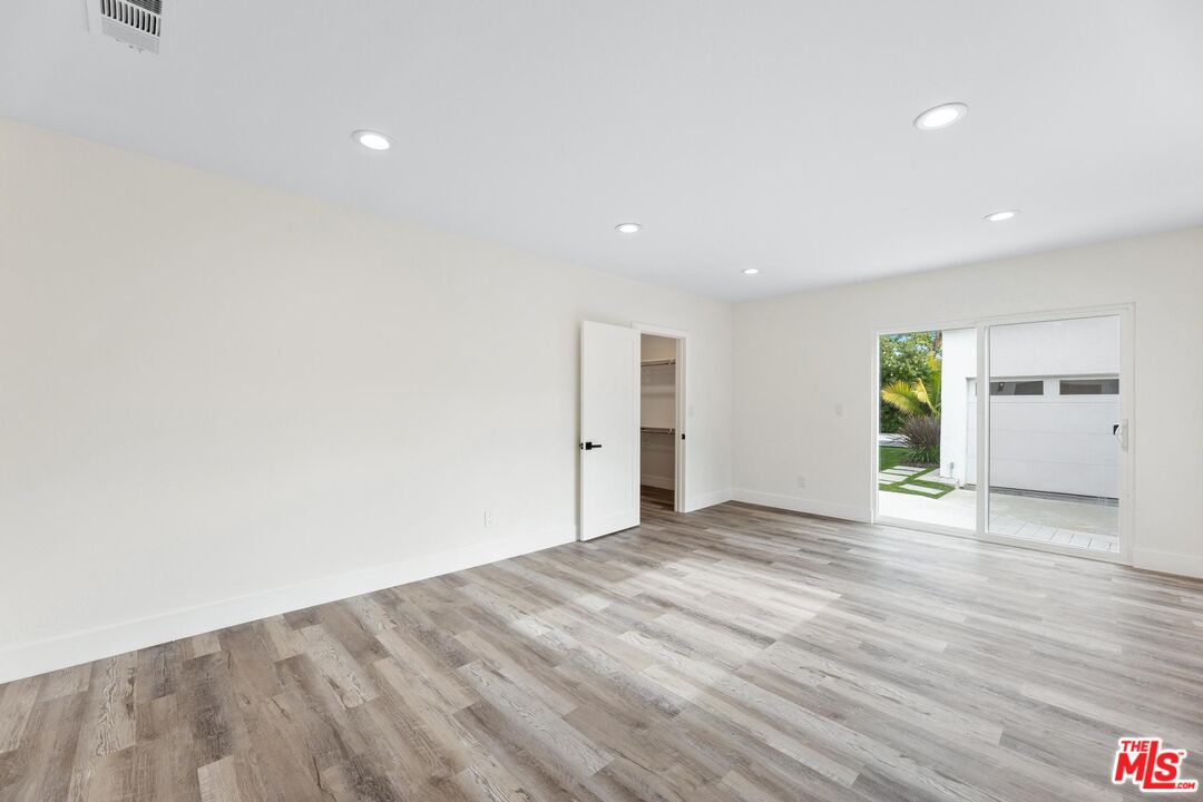1442 S Ridgeley Dr