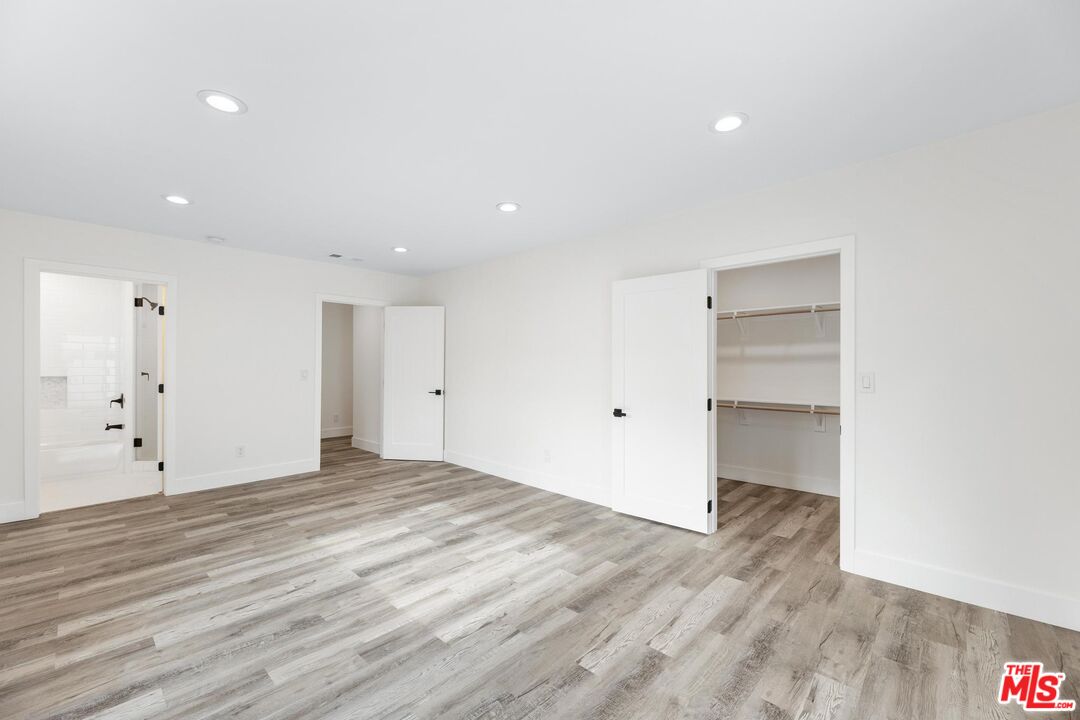 1442 S Ridgeley Dr