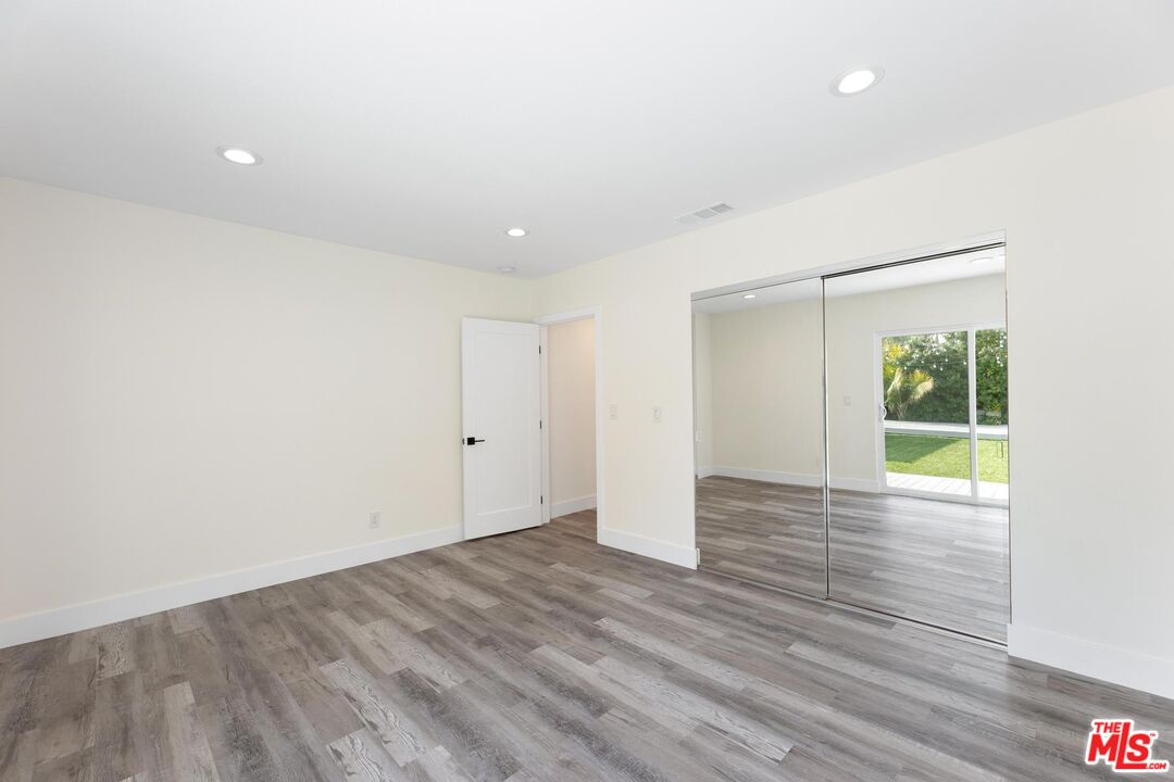 1442 S Ridgeley Dr