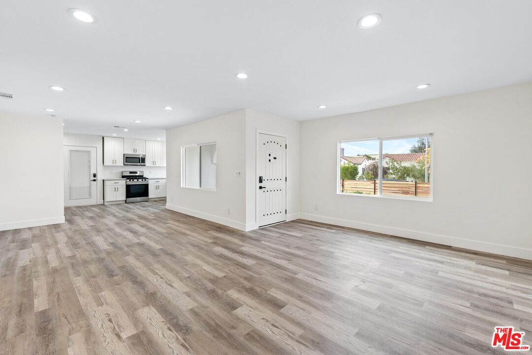 1442 S Ridgeley Dr