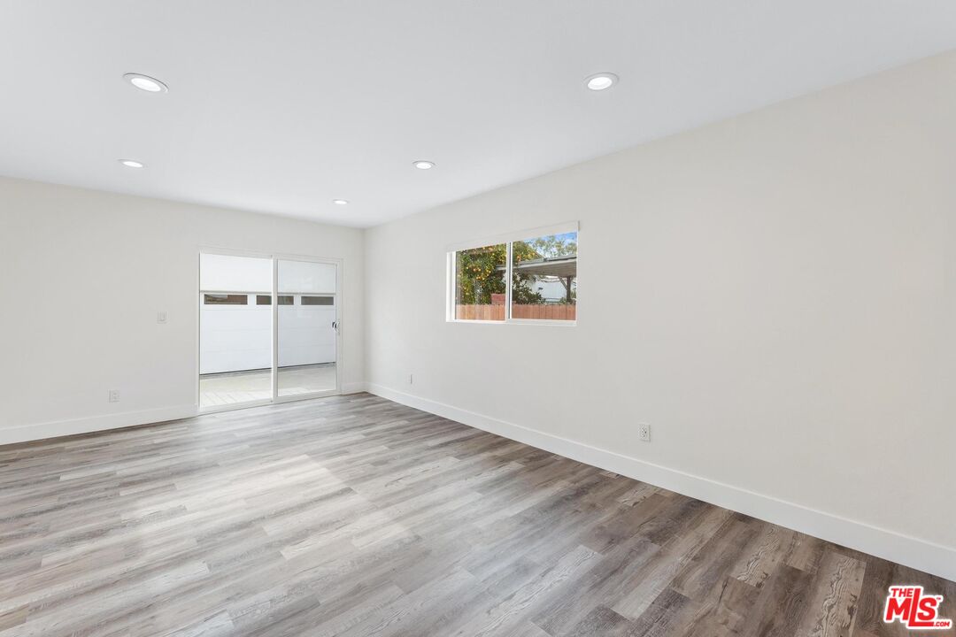 1442 S Ridgeley Dr