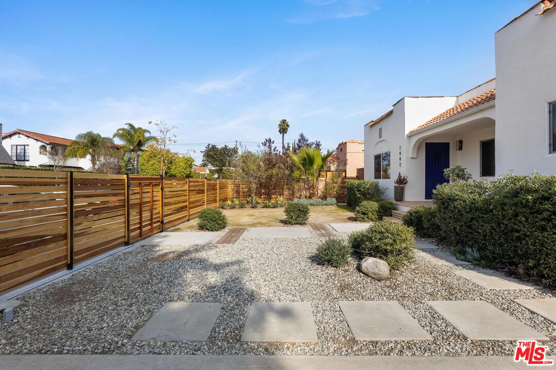 1442 S Ridgeley Dr