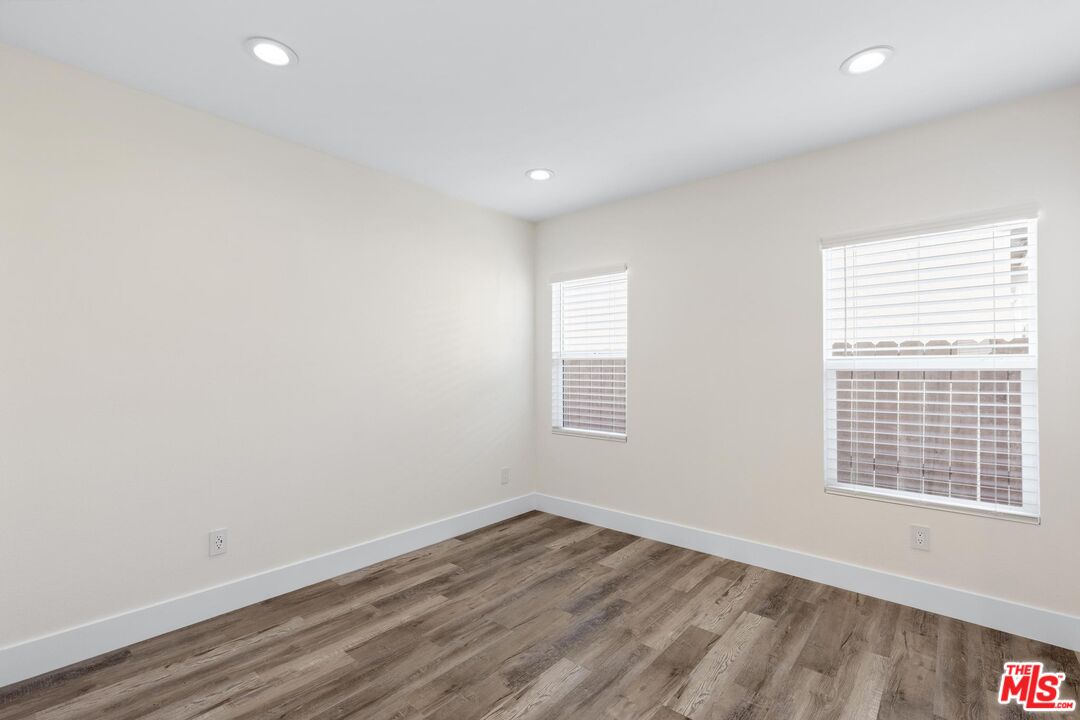 1442 S Ridgeley Dr