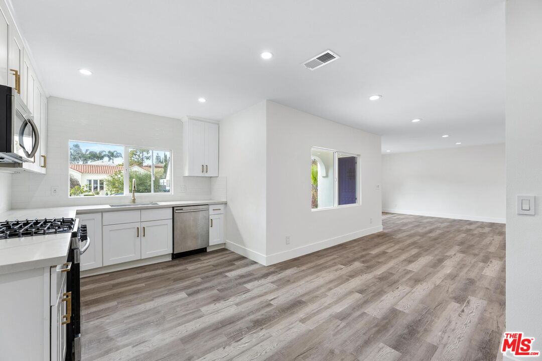 1442 S Ridgeley Dr
