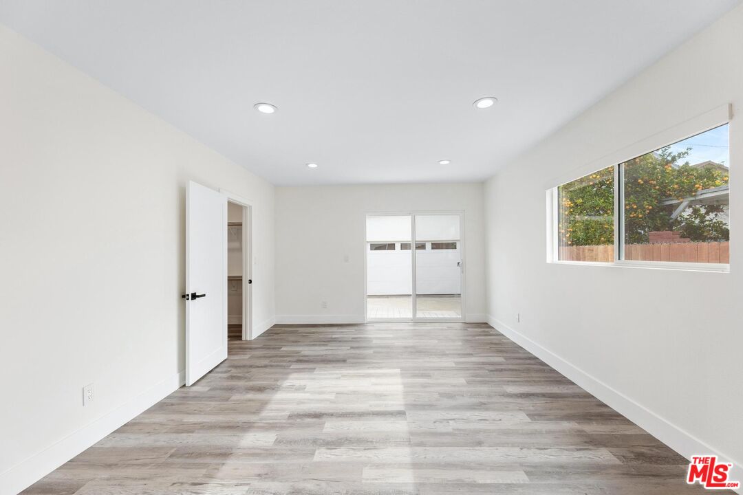 1442 S Ridgeley Dr