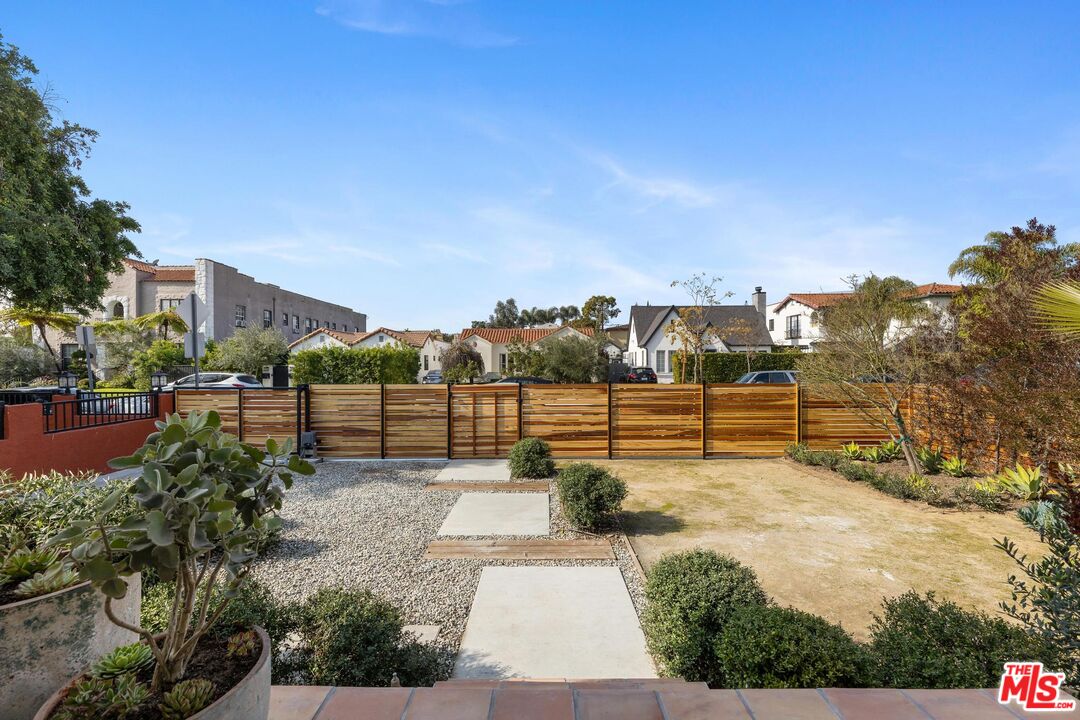 1442 S Ridgeley Dr