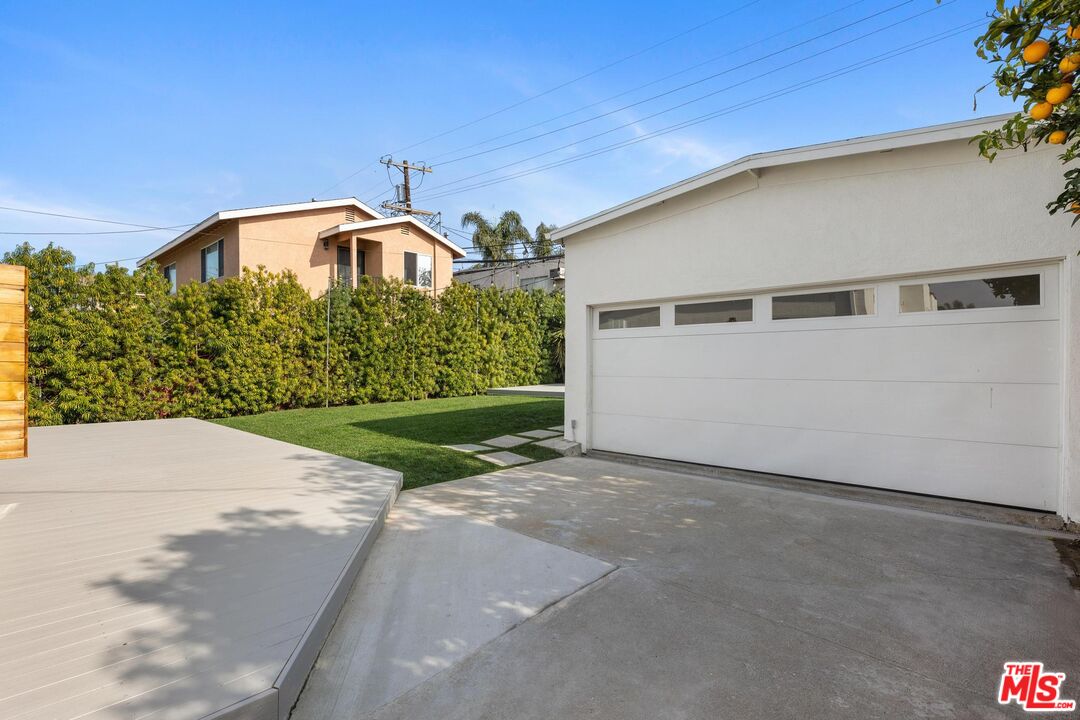 1442 S Ridgeley Dr