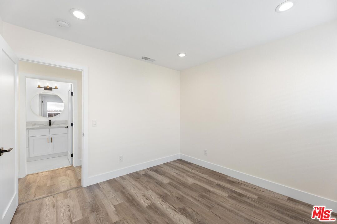 1442 S Ridgeley Dr