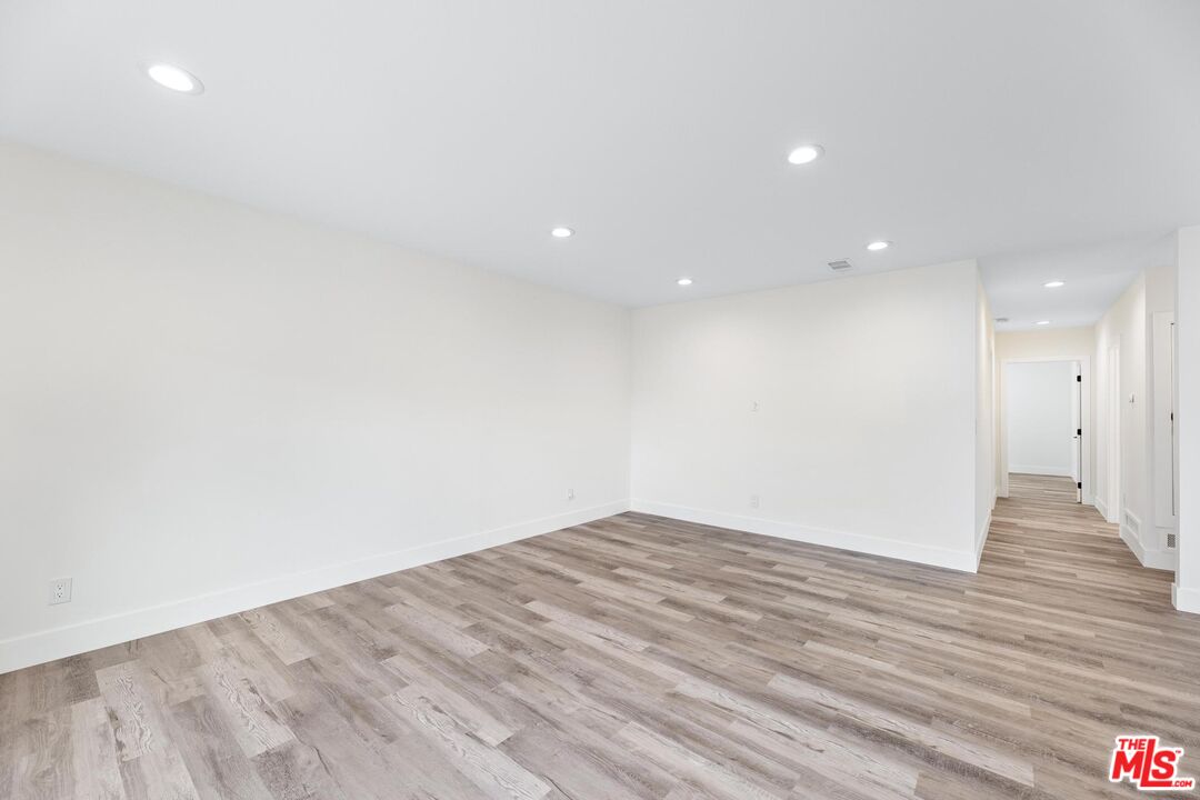 1442 S Ridgeley Dr