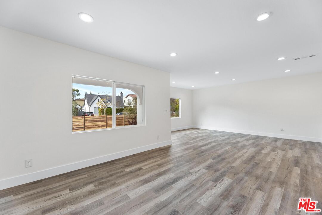 1442 S Ridgeley Dr