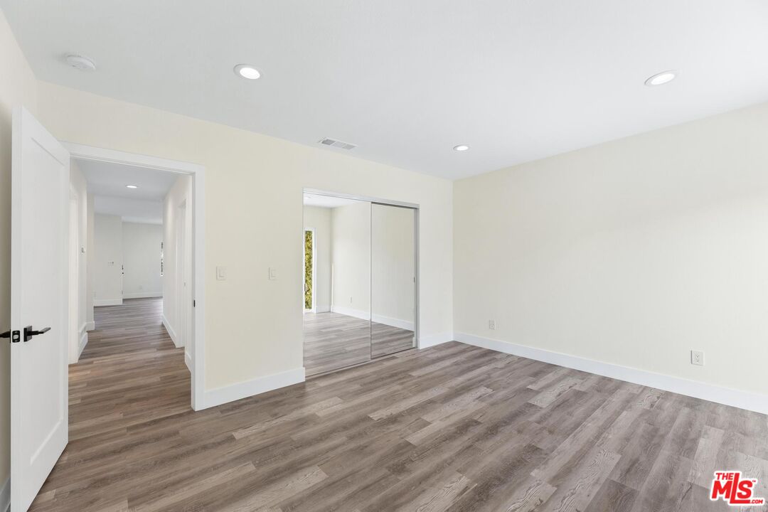 1442 S Ridgeley Dr