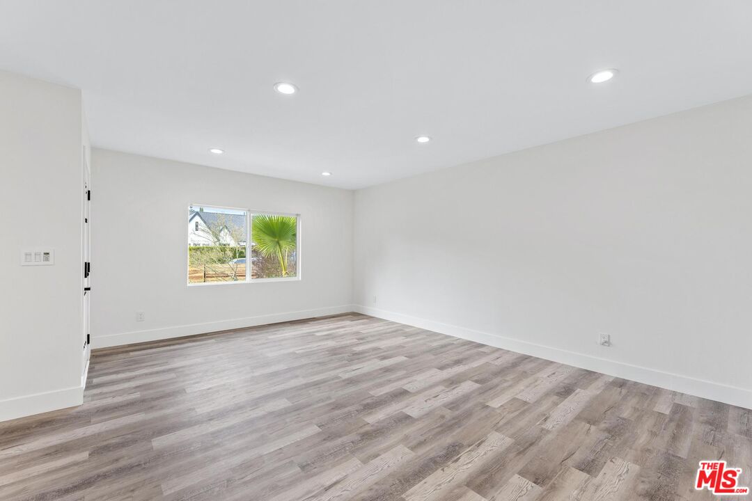 1442 S Ridgeley Dr