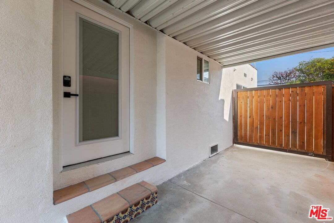 1442 S Ridgeley Dr