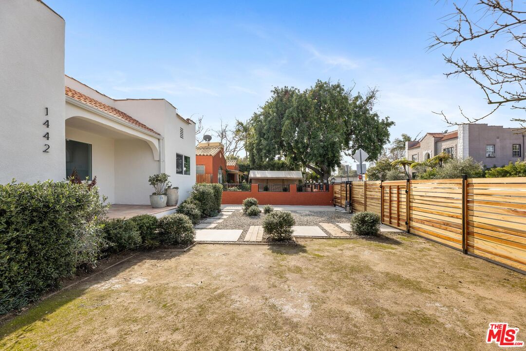 1442 S Ridgeley Dr