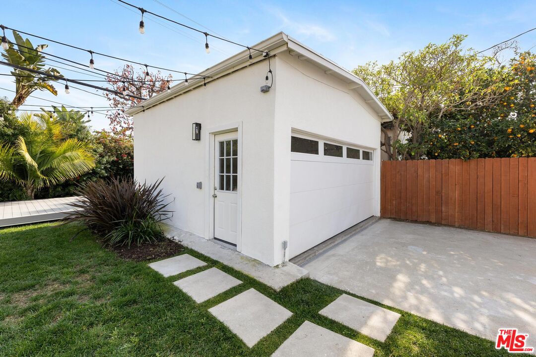 1442 S Ridgeley Dr