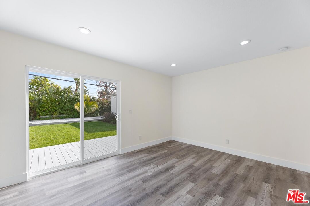 1442 S Ridgeley Dr