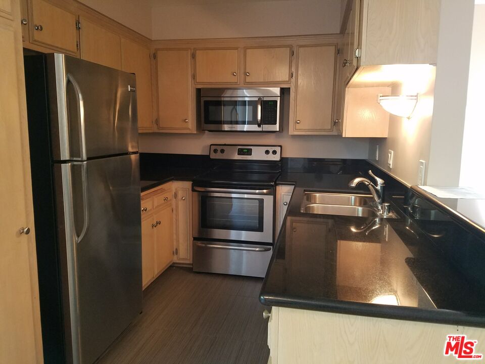 2425 OCEAN AVE Unit: 1