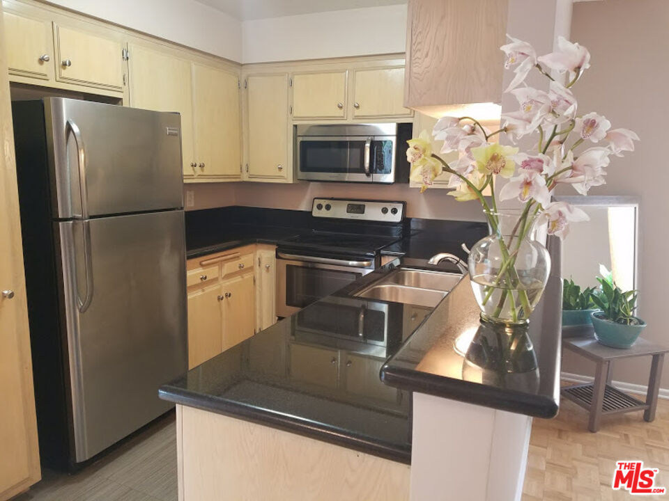 2425 OCEAN AVE Unit: 1