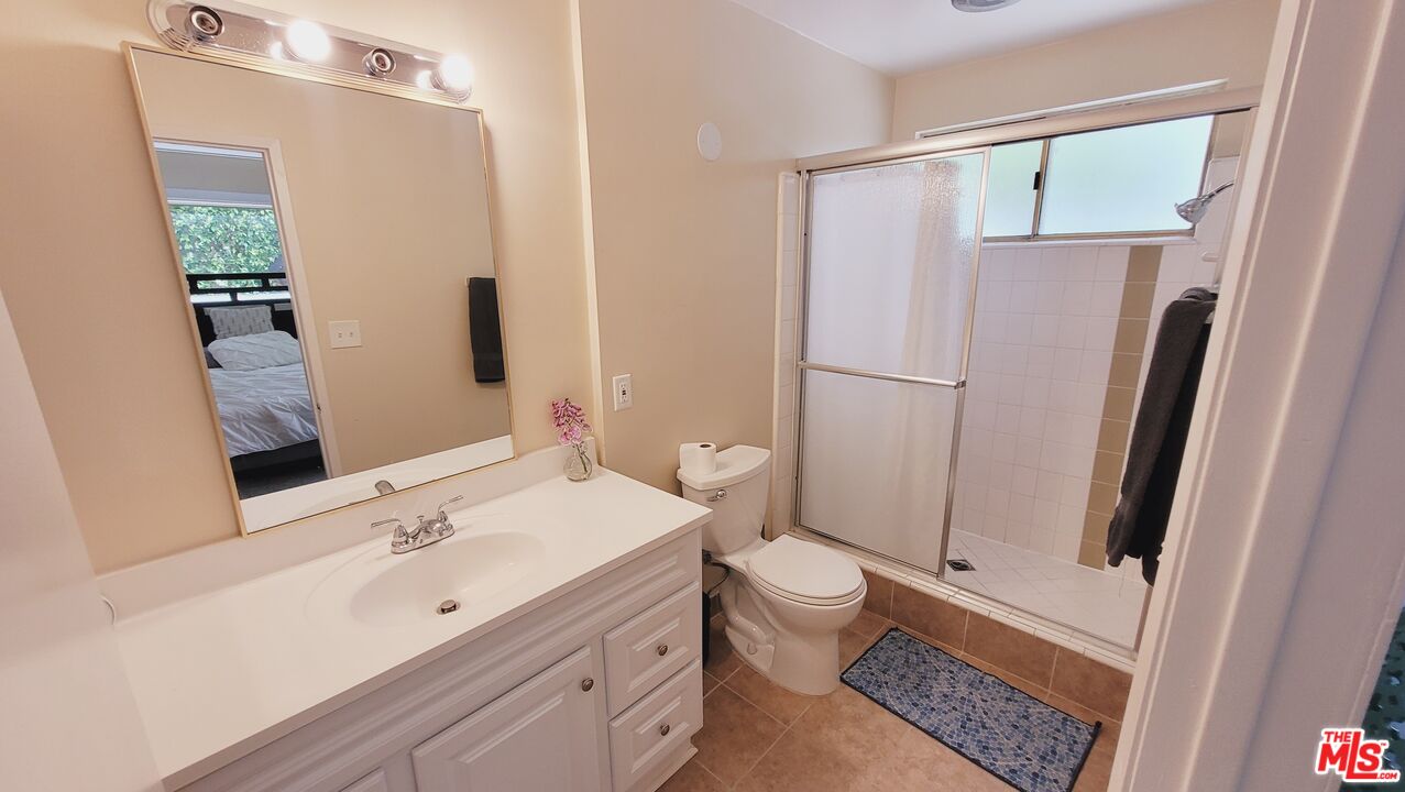 818 7th St Unit: 1