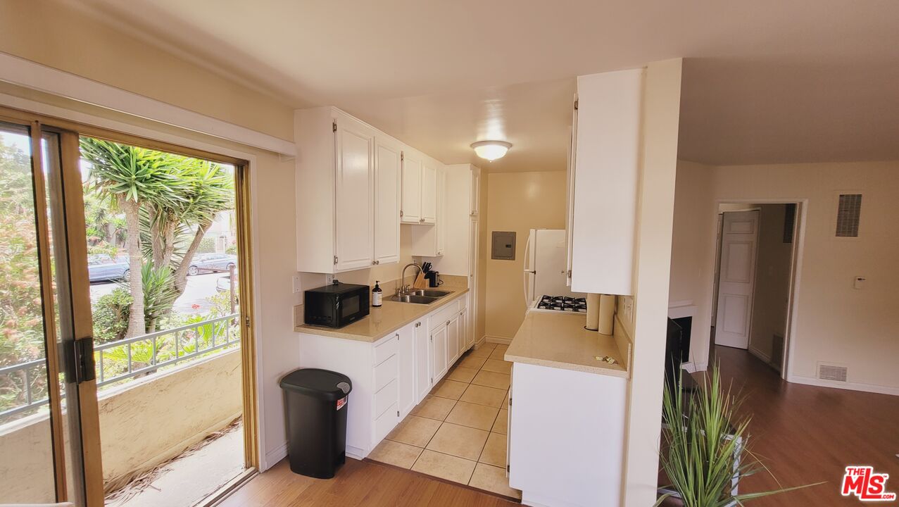 818 7th St Unit: 1