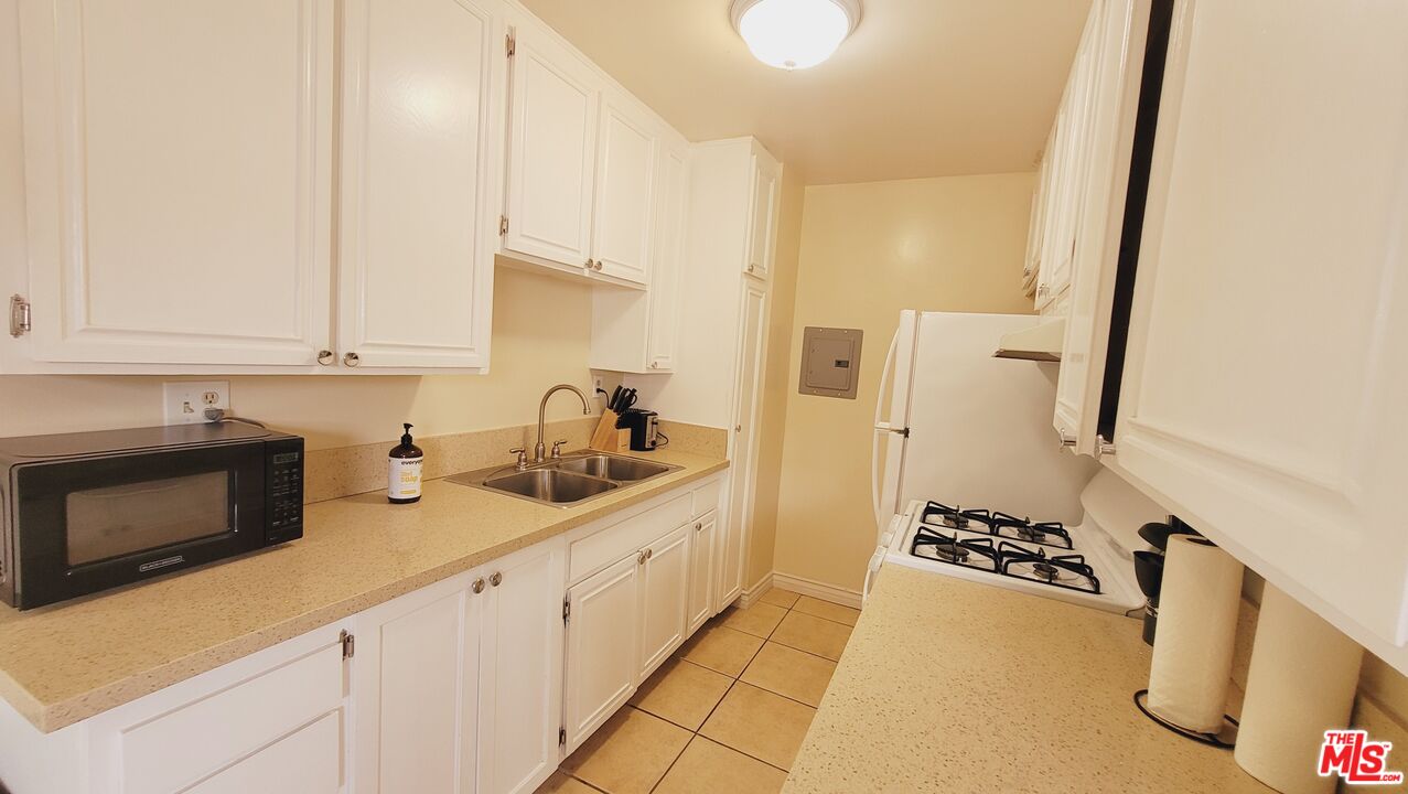 818 7th St Unit: 1