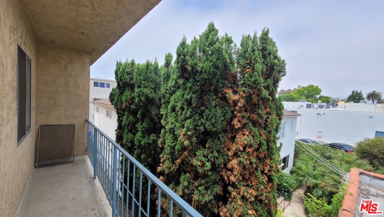 818 7th St Unit: 8