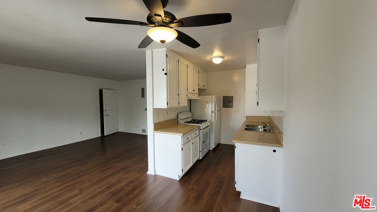 818 7th St Unit: 8