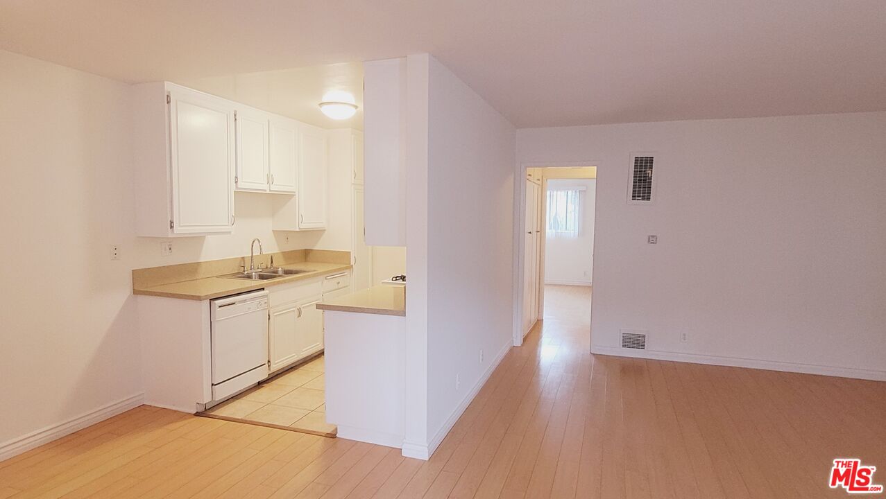 818 7th St Unit: 4
