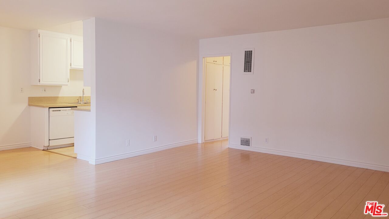 818 7th St Unit: 4