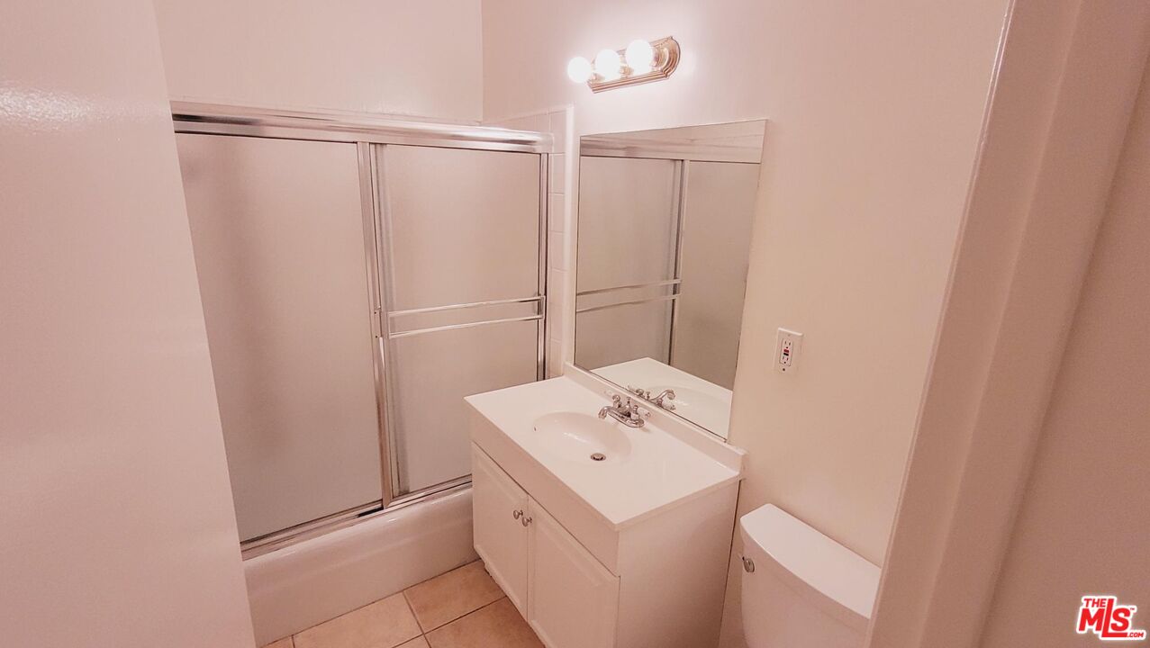818 7th St Unit: 4