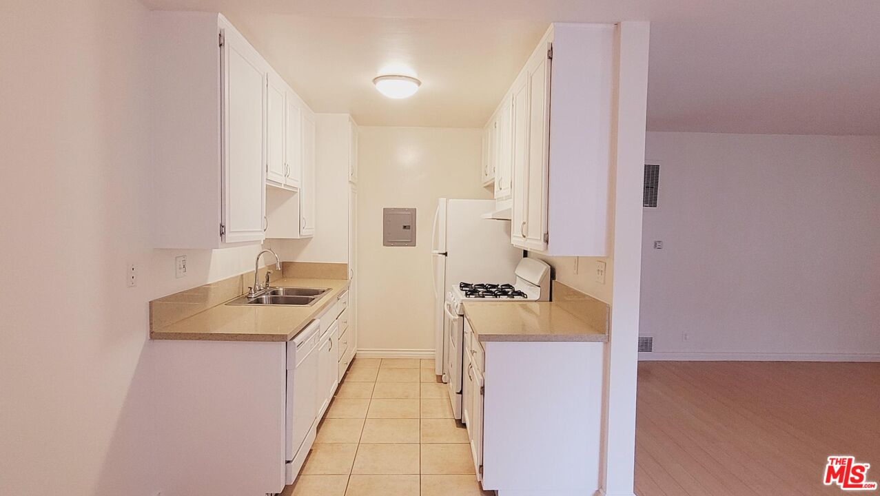 818 7th St Unit: 4