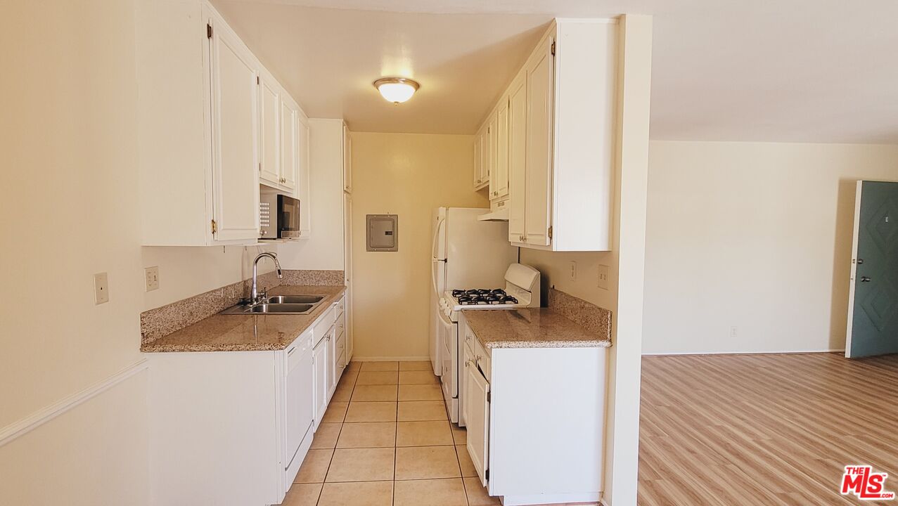 818 7th St Unit: 9