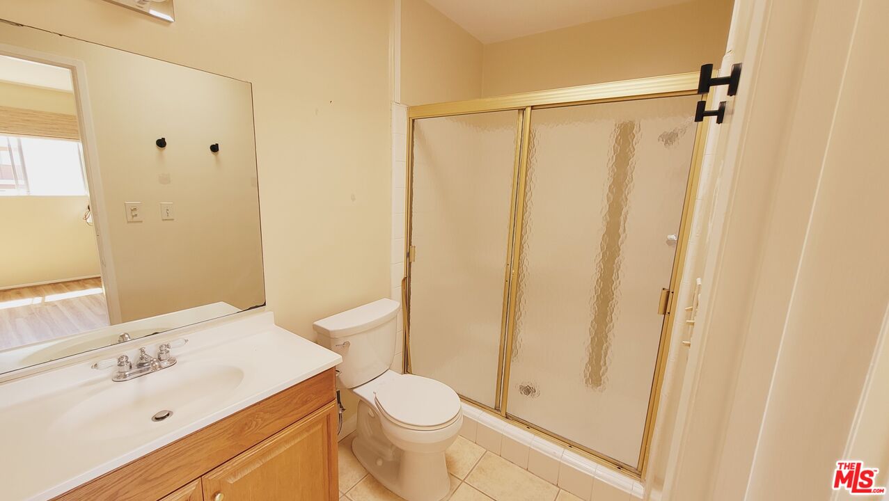818 7th St Unit: 9