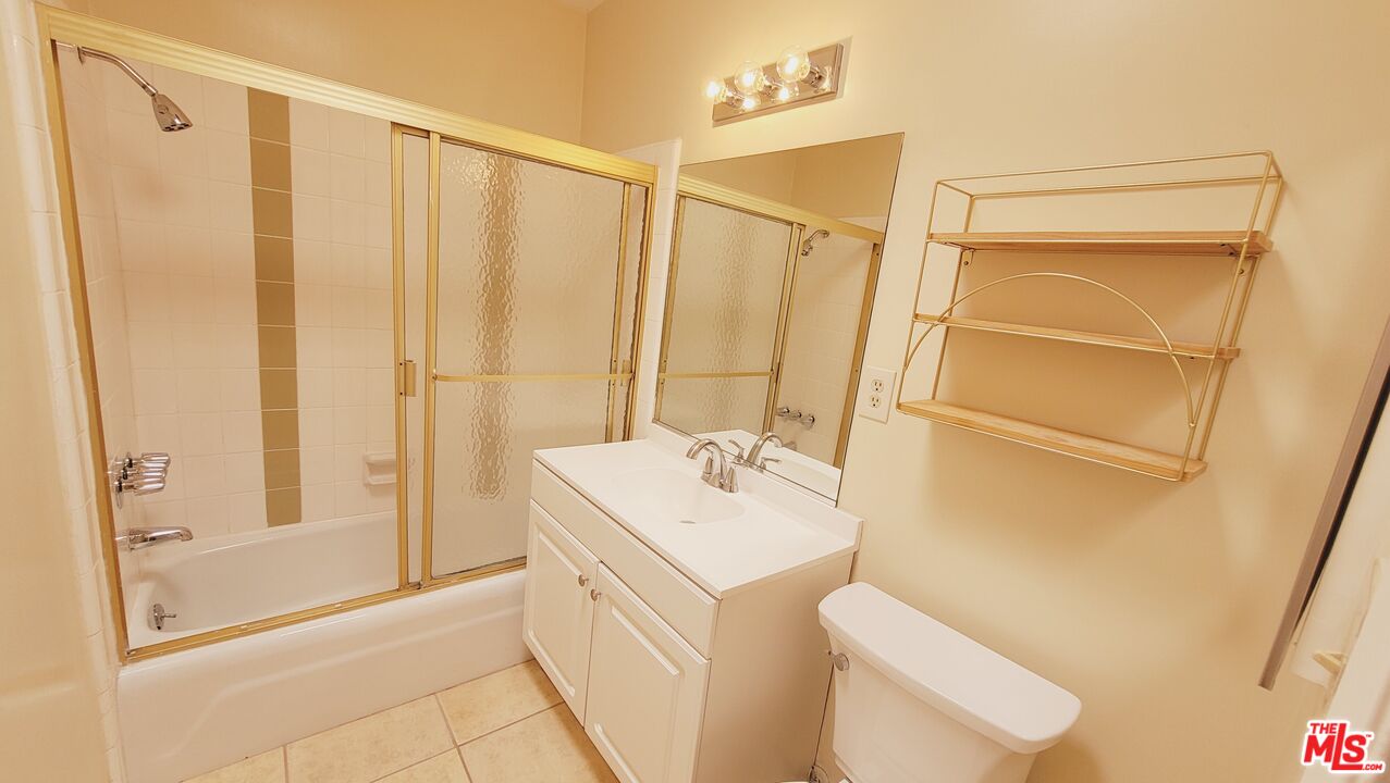 818 7th St Unit: 9