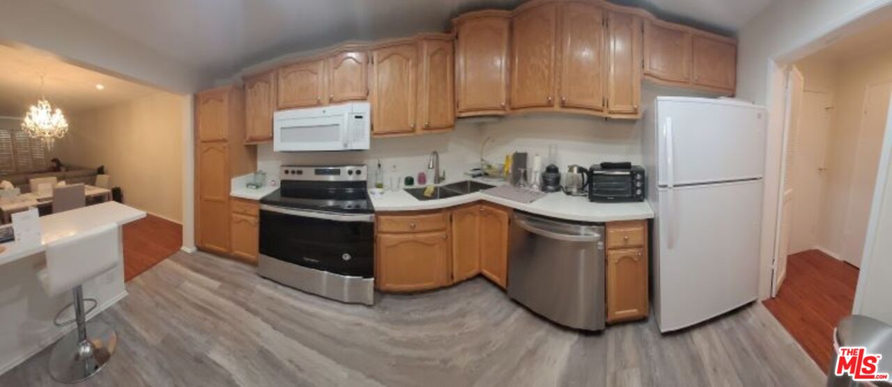 165 N SWALL DR Unit: 204