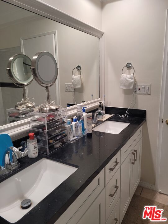 165 N SWALL DR Unit: 204