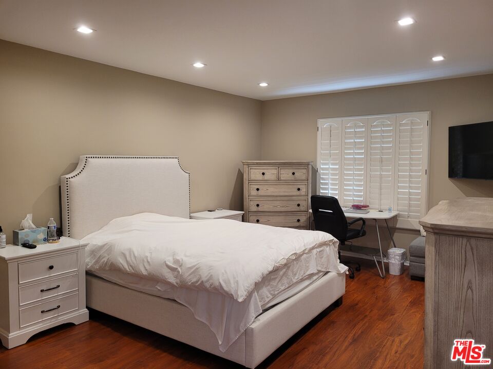 165 N SWALL DR Unit: 204