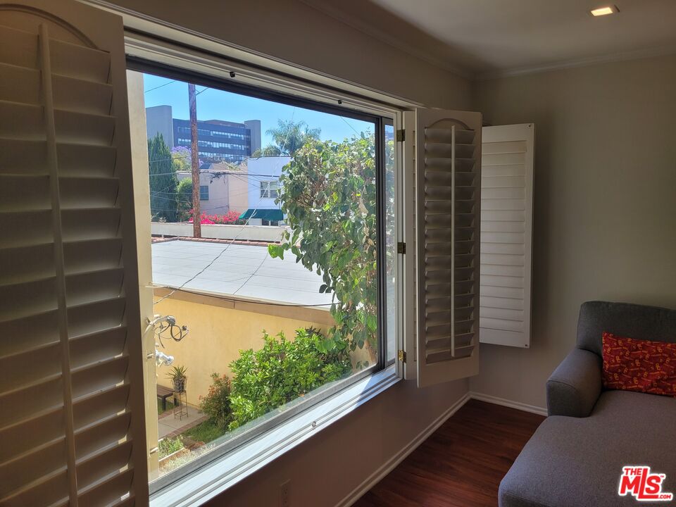 165 N SWALL DR Unit: 204