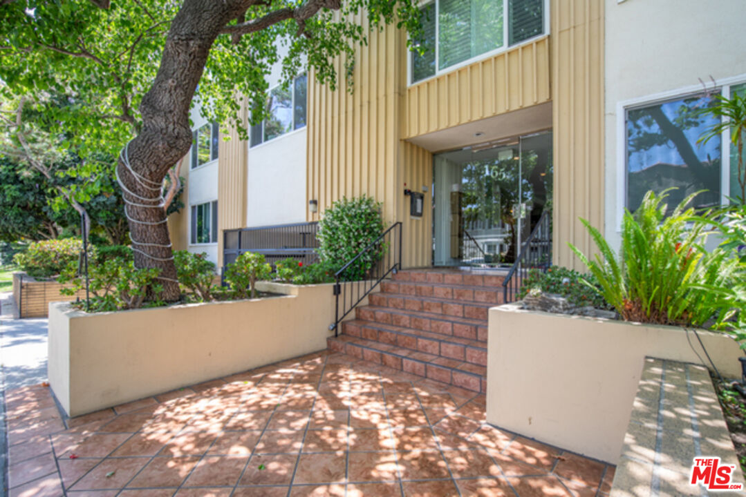 165 N SWALL DR Unit: 204